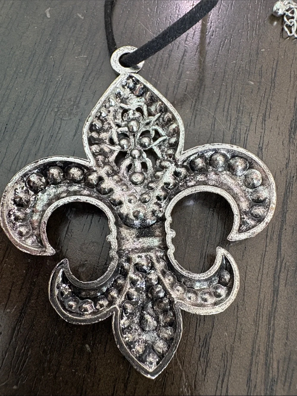 Rhinestone Fleur-de-Lis Pendant Necklace - Black
